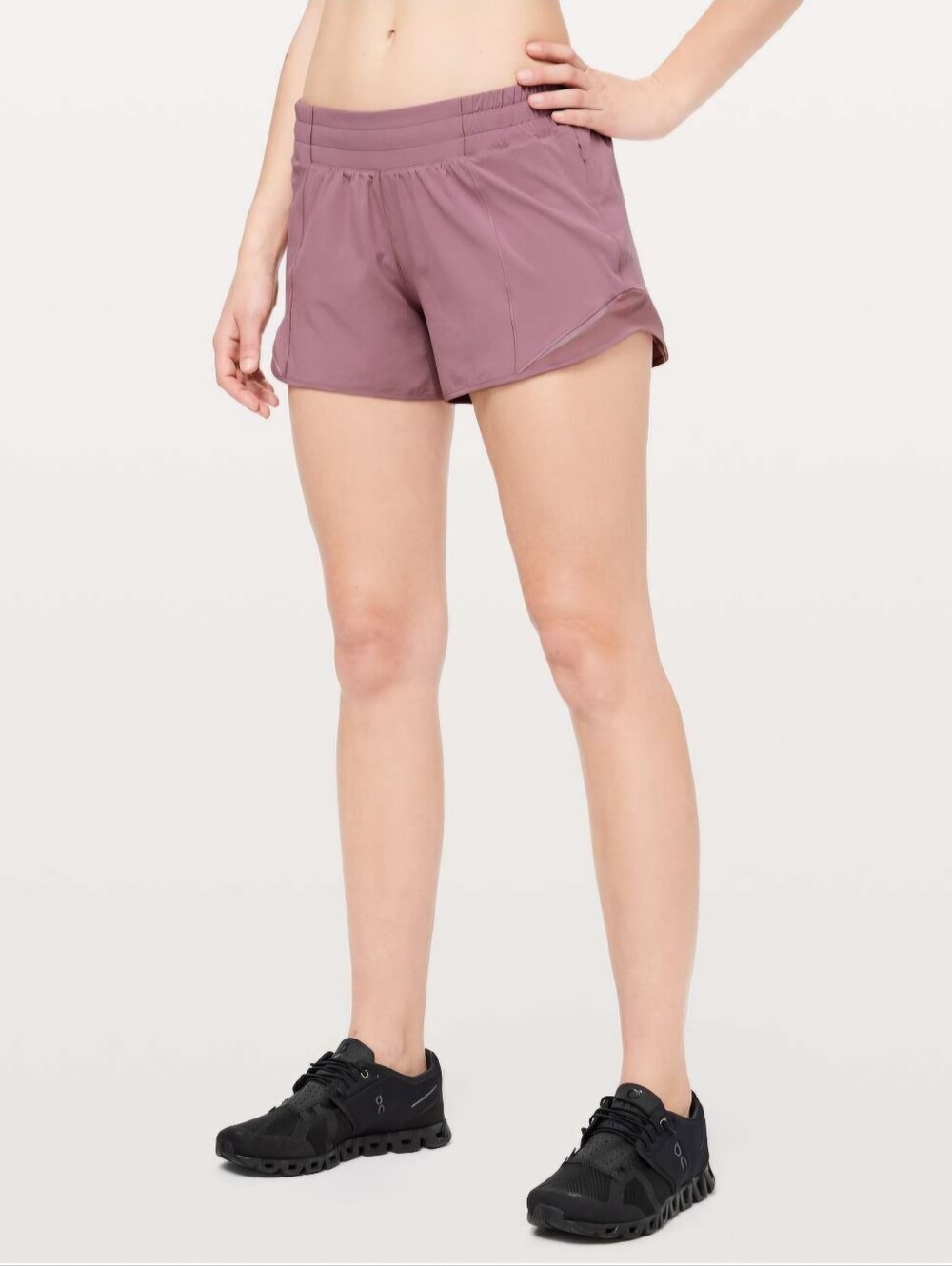 Lululemon Hotty Hot II Shorts Size 4 Figue/Mauve 4" Inseam Running Yoga Workout
